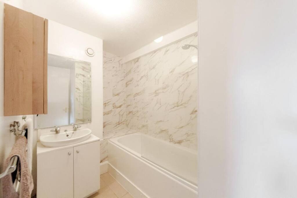 Spacious Two Double Bedroom Flat ロンドン エクステリア 写真