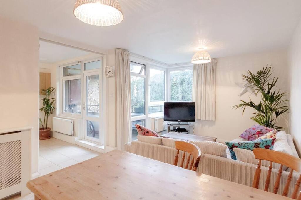 Spacious Two Double Bedroom Flat ロンドン エクステリア 写真
