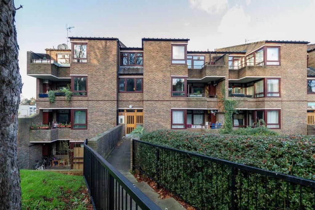 Spacious Two Double Bedroom Flat ロンドン エクステリア 写真